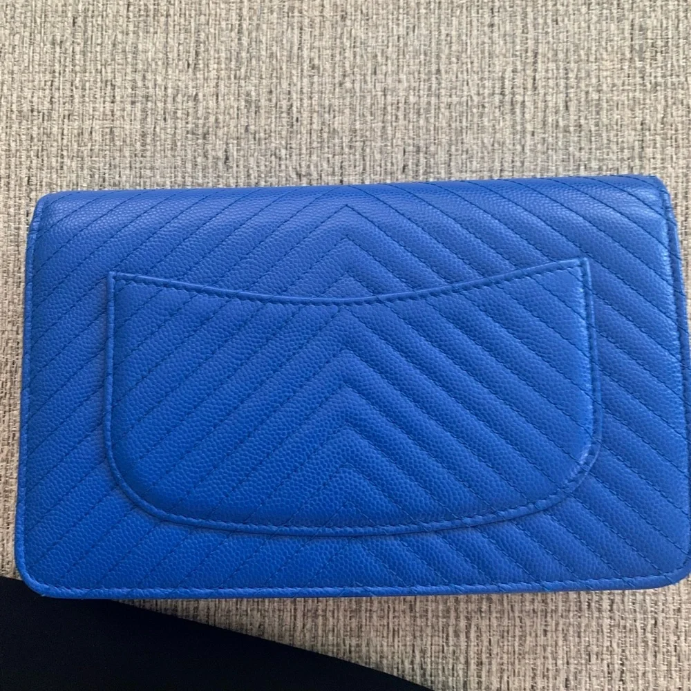 Chanel classic chevron wallet on chain - Picture 9 of 12